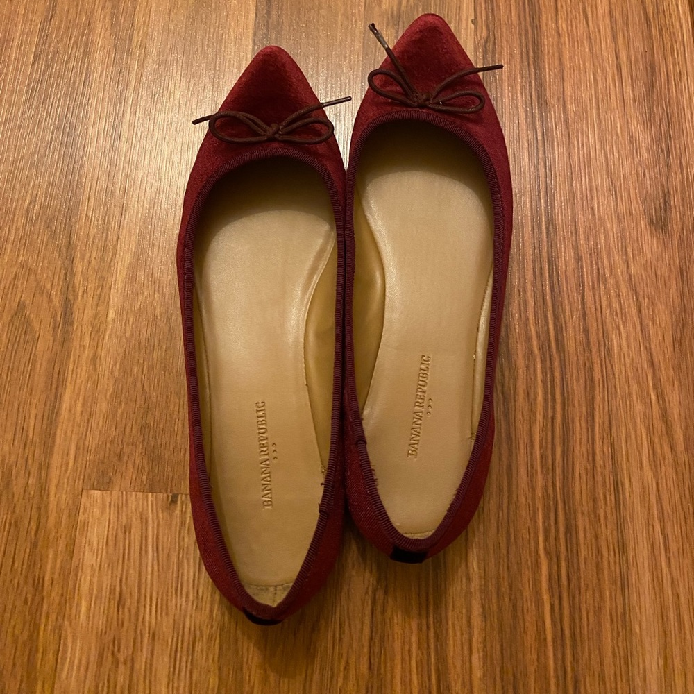 Brand new Banana Republic burgundy velvety flats